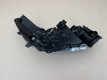 Load image into Gallery viewer, Frontscheinwerfer Toyota Hilux VIII Links Scheinwerfer Headlight SCH1529299097qt