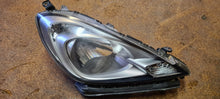 Laden Sie das Bild in den Galerie-Viewer, Frontscheinwerfer Honda Jazz Logo Rechts Scheinwerfer Headlight