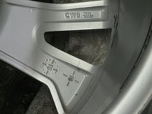 Laden Sie das Bild in den Galerie-Viewer, 1x Alufelge 17 Zoll 7.0&quot; 5x112 45ET Glanz Silber 5E0601025 Skoda Rim Wheel