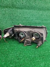 Laden Sie das Bild in den Galerie-Viewer, Frontscheinwerfer VW Passat 123XXXX Ein Satz Scheinwerfer Headlight SCH3841753569qu