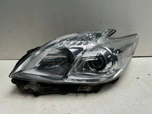 Laden Sie das Bild in den Galerie-Viewer, Frontscheinwerfer Toyota Prius Links Scheinwerfer Headlight SCH9764211063nu