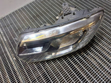 Laden Sie das Bild in den Galerie-Viewer, Frontscheinwerfer Dacia Sandero 260607877R Links Scheinwerfer Headlight SCH9838205756xf