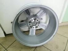 Laden Sie das Bild in den Galerie-Viewer, 1x Alufelge 17 Zoll 7.0&quot; 5x114.3 41ET 520102B120 Hyundai Rim Wheel
