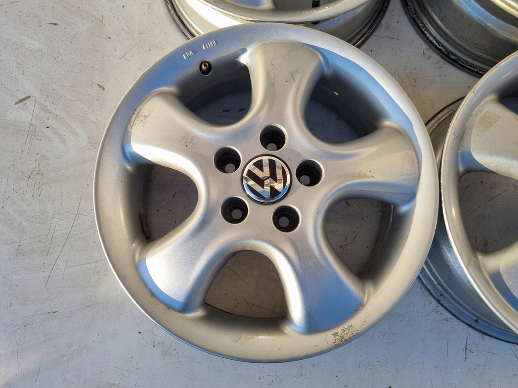4x Alufelge 16 Zoll 6.0" 5x112 49ET Silber 76110449 VW Caddy V Golf VII Touran FEL2627104544pm