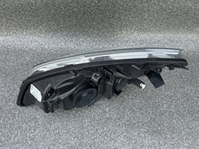 Laden Sie das Bild in den Galerie-Viewer, Frontscheinwerfer Renault Scenic 7701064130E Rechts Scheinwerfer Headlight SCH5450110594oz