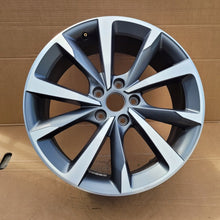 Laden Sie das Bild in den Galerie-Viewer, 1x Alufelge 18 Zoll 7.5" 5x112 5FA601025E Seat Leon Rim Wheel FEL7777965546sy