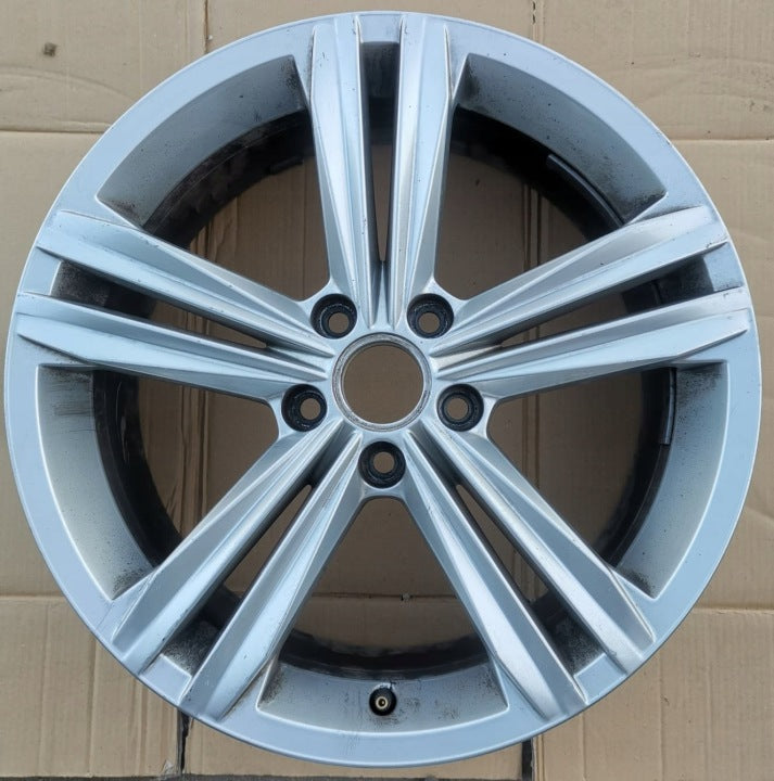 1x Alufelge 18 Zoll 7.0" 5x112 43ET Glanz Silber 5NA601025M VW Tiguan Rim Wheel FEL1415495068eo