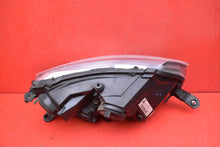 Laden Sie das Bild in den Galerie-Viewer, Frontscheinwerfer Skoda Rapid 5JB941015 Links Scheinwerfer Headlight SCH7049134226ij