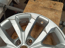 Load image into Gallery viewer, 1x Alufelge 17 Zoll 7.0" 5x114.3 40ET Glanz Silber 403008177DC Renault Kadjar FEL5879948500td