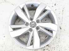 Laden Sie das Bild in den Galerie-Viewer, 1x Alufelge 15 Zoll 5.5&quot; 5x100 40ET Glanz Silber 2G0601025 VW Polo Rim Wheel