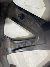 Laden Sie das Bild in den Galerie-Viewer, 1x Alufelge 18 Zoll 7.0&quot; 5x112 39ET Schwarz 657601025G Skoda Scala Rim Wheel