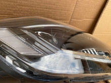 Laden Sie das Bild in den Galerie-Viewer, Frontscheinwerfer VW Polo 2G1941036 Rechts Scheinwerfer Headlight