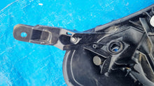 Laden Sie das Bild in den Galerie-Viewer, Frontscheinwerfer Toyota 12398 Links Scheinwerfer Headlight SCH8008399973tq