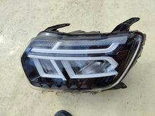 Laden Sie das Bild in den Galerie-Viewer, Frontscheinwerfer Dacia Duster 260602465R Full LED Links Scheinwerfer Headlight
