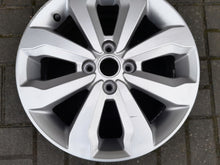 Load image into Gallery viewer, 1x Alufelge 16 Zoll 6.0&quot; 4x100 49ET Glanz 52910-H8260 Kia Rim Wheel