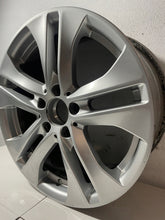 Laden Sie das Bild in den Galerie-Viewer, 1x Alufelge 17 Zoll 7.5" 5x112 47ET Glanz Silber A2044011000 Mercedes-Benz W204 FEL7139842406ff