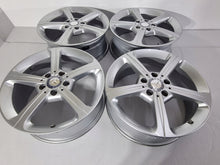 Laden Sie das Bild in den Galerie-Viewer, 4x Alufelge 17 Zoll 6.5" 5x112 44ET Glanz Silber A1774011200 Mercedes-Benz Cla FEL1381032727wo