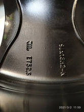 Load image into Gallery viewer, 1x Alufelge 18 Zoll 9.0&quot; 5x112 52,5ET A2134015300 Mercedes-Benz W213 Rim Wheel