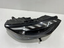 Laden Sie das Bild in den Galerie-Viewer, Frontscheinwerfer Audi A4 8W0941036J LED Ein Stück (Rechts oder Links) Headlight