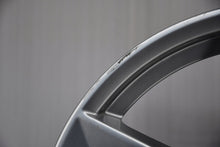Laden Sie das Bild in den Galerie-Viewer, 4x Alufelge 17 Zoll 7.0" 5x112 42ET Glanz Silber 8W0601025P Audi Rim Wheel FEL2306934706ny