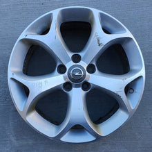 Laden Sie das Bild in den Galerie-Viewer, 1x Alufelge 17 Zoll 7.0" 5x110 44ET Glanz Silber 13248936 Opel Adam Rim Wheel FEL2949250594vi