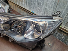Laden Sie das Bild in den Galerie-Viewer, Frontscheinwerfer Toyota W0836 Ein Satz Scheinwerfer Headlight