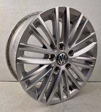 Laden Sie das Bild in den Galerie-Viewer, 1x Alufelge 16 Zoll 6.5" 5x112 46ET Glanz Silber 5G0601025AT VW Golf VII I FEL3023522832ec