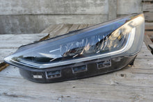 Laden Sie das Bild in den Galerie-Viewer, Frontscheinwerfer Ford Focus NX7B-13E015-CD Links Scheinwerfer Headlight