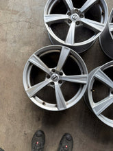 Laden Sie das Bild in den Galerie-Viewer, 4x Alufelge 18 Zoll 8.0" 5x108 42 5ET Glanz Silber 31423515 Volvo I Rim Wheel FEL3616025236ni