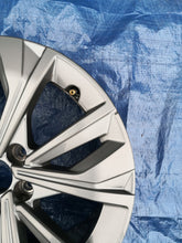 Load image into Gallery viewer, 1x Alufelge 17 Zoll 7.0" 5x108 40ET Glanz Graphit 9814117977 Peugeot 3008 FEL4730793333bd