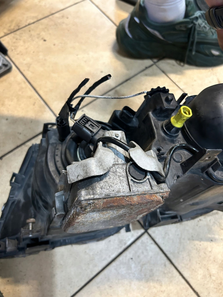 Frontscheinwerfer BMW E46 6910968 6910967 Xenon Ein Stück (Rechts oder Links) SCH8107237711hs