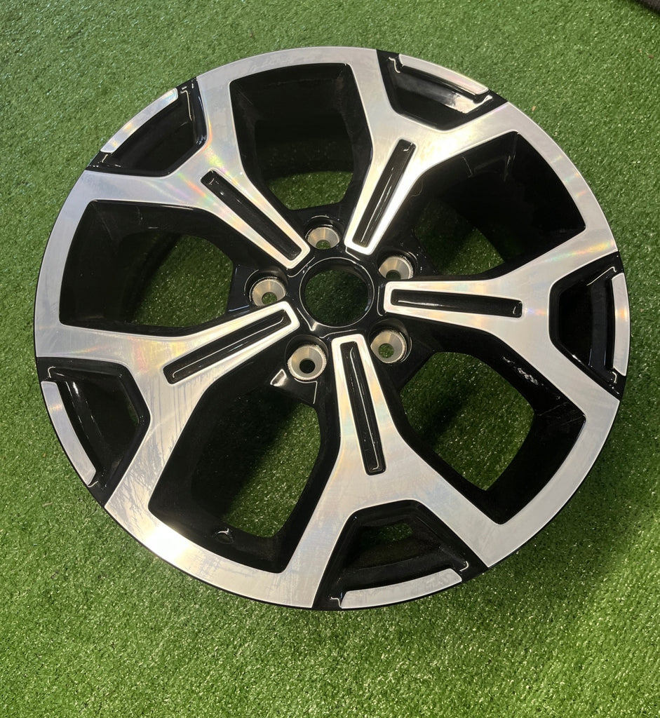 1x Alufelge 17 Zoll 6.0" 5x114.3 50ET Schwarz 403006285R Dacia Duster Rim Wheel FEL4213683682pz