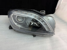 Laden Sie das Bild in den Galerie-Viewer, Frontscheinwerfer Mercedes-Benz W166 A1668205559 Xenon Rechts Headlight SCH6469019865us