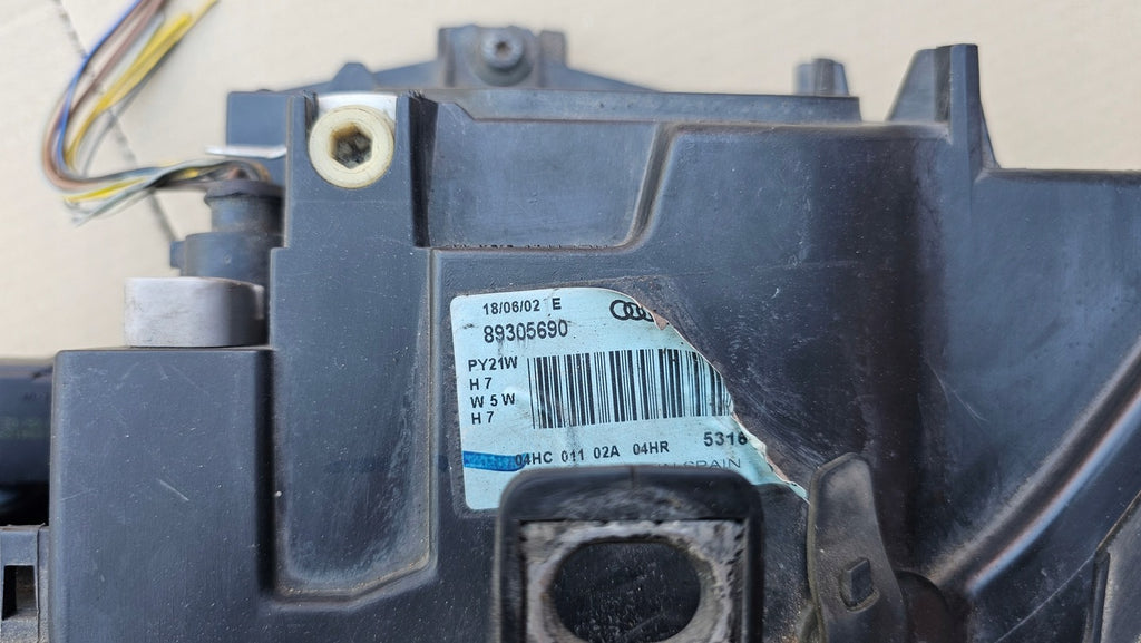 Frontscheinwerfer Audi A4 B6 8E0941003F 89305690 Ein Stück (Rechts oder Links) SCH7012608497kr
