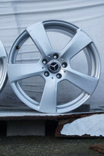 Laden Sie das Bild in den Galerie-Viewer, 4x Alufelge 18 Zoll 8.5" 5x112 48ET Glanz Silber A2124011302 Mercedes-Benz FEL2621481142kk
