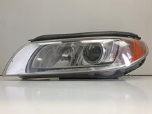 Laden Sie das Bild in den Galerie-Viewer, Frontscheinwerfer Volvo V70 III Xc70 S80 I 31353532 Xenon Links Headlight SCH6395765386mu