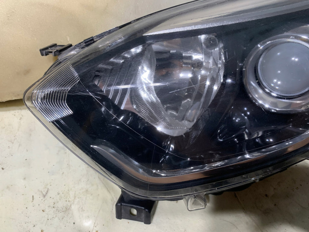 Frontscheinwerfer Renault Captur 260600698R 030128121100 Links Headlight SCH9729309231qa