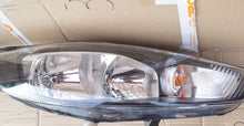 Laden Sie das Bild in den Galerie-Viewer, Frontscheinwerfer Ford Fiesta I C1BB-13W029-AJ Rechts Scheinwerfer Headlight SCH4160607767oc
