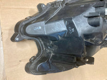 Laden Sie das Bild in den Galerie-Viewer, Frontscheinwerfer Honda Cr-V Xenon Links Scheinwerfer Headlight