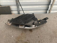 Laden Sie das Bild in den Galerie-Viewer, Frontscheinwerfer Ford Fiesta I Rechts Scheinwerfer Headlight SCH8120602829lo