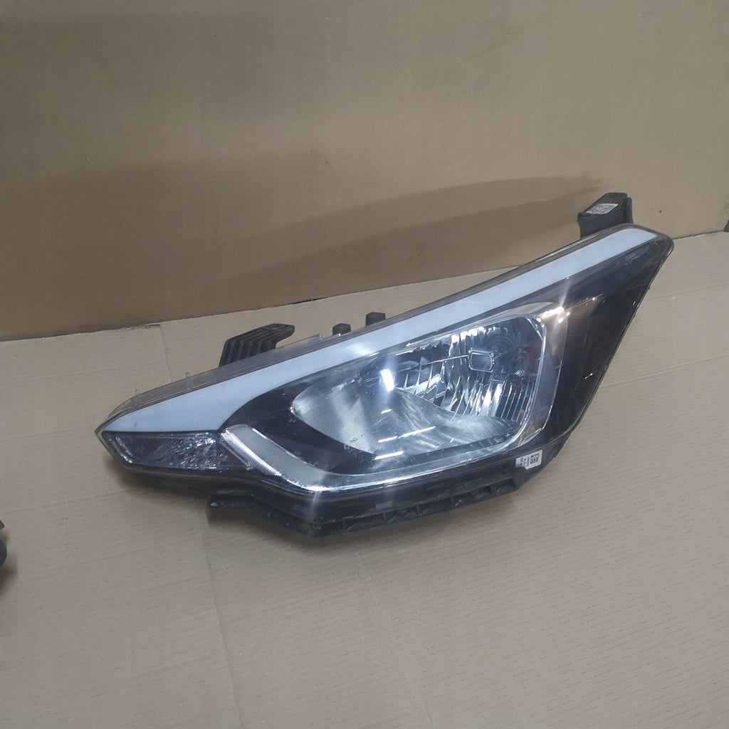 Frontscheinwerfer Hyundai I20 II 82101C8000 Ein Stück (Rechts oder Links)