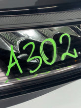 Laden Sie das Bild in den Galerie-Viewer, Frontscheinwerfer Skoda Octavia I 030111823200 LE18A64185 Rechts Headlight SCH5111371966vb