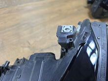 Load image into Gallery viewer, Frontscheinwerfer VW Golf VIII 5H1941077F Ein Stück (Rechts oder Links) SCH8490743124qr