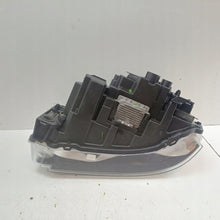 Laden Sie das Bild in den Galerie-Viewer, Frontscheinwerfer Land Rover Range Evoque L538 LR030757 89906108 Rechts SCH8333063037af