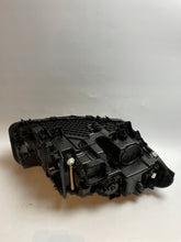 Laden Sie das Bild in den Galerie-Viewer, Frontscheinwerfer BMW G31 G30 5A388C7-04 LED Ein Stück (Rechts oder Links) SCH1490957726bt