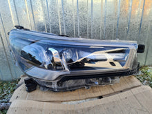 Laden Sie das Bild in den Galerie-Viewer, Frontscheinwerfer Toyota Hilux VIII 81110HY121 1EJ923368040A Full LED Rechts SCH3134650639ce