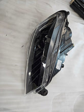 Laden Sie das Bild in den Galerie-Viewer, Frontscheinwerfer Skoda Superb III 3V1941016B Xenon Rechts Headlight