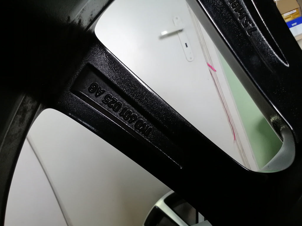 1x Alufelge 18 Zoll 7.5" 5x112 51ET Glanz Schwarz 1K0601025 VW Golf Rim Wheel