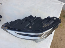 Load image into Gallery viewer, Frontscheinwerfer Audi E Tron 4KE941039 4KE941040 LED Ein Satz Headlight SCH6890603783av