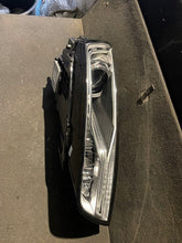 Laden Sie das Bild in den Galerie-Viewer, Frontscheinwerfer Audi Q3 Xenon Rechts Scheinwerfer Headlight SCH8185569688ib